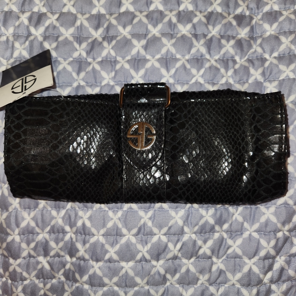 Studio Gear cosmetic bag in shiny black snakeskin finish. For all makeup brushes